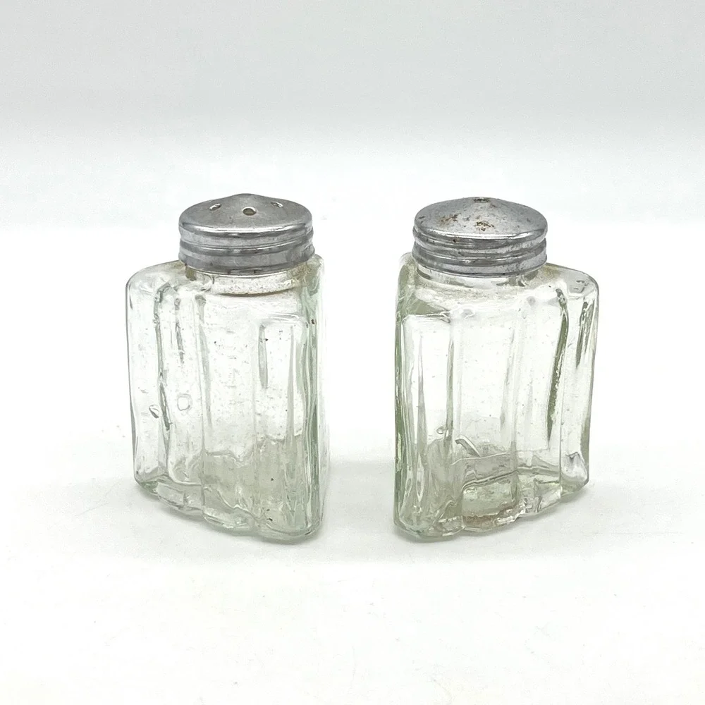 Vintage Triangular Ribbed Glass Salt and Pepper Shakers Set with Metal‎ Lids